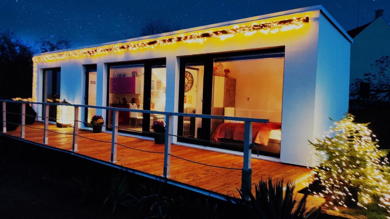 Ranch 66 - Moderni Tiny House Black Swallow Ve Stylu Route 66 Se Saunou A Bazenem Trsice Exterior photo