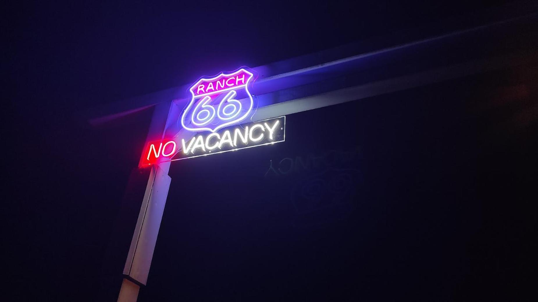 Ranch 66 - Moderni Tiny House Black Swallow Ve Stylu Route 66 Se Saunou A Bazenem Trsice Exterior photo